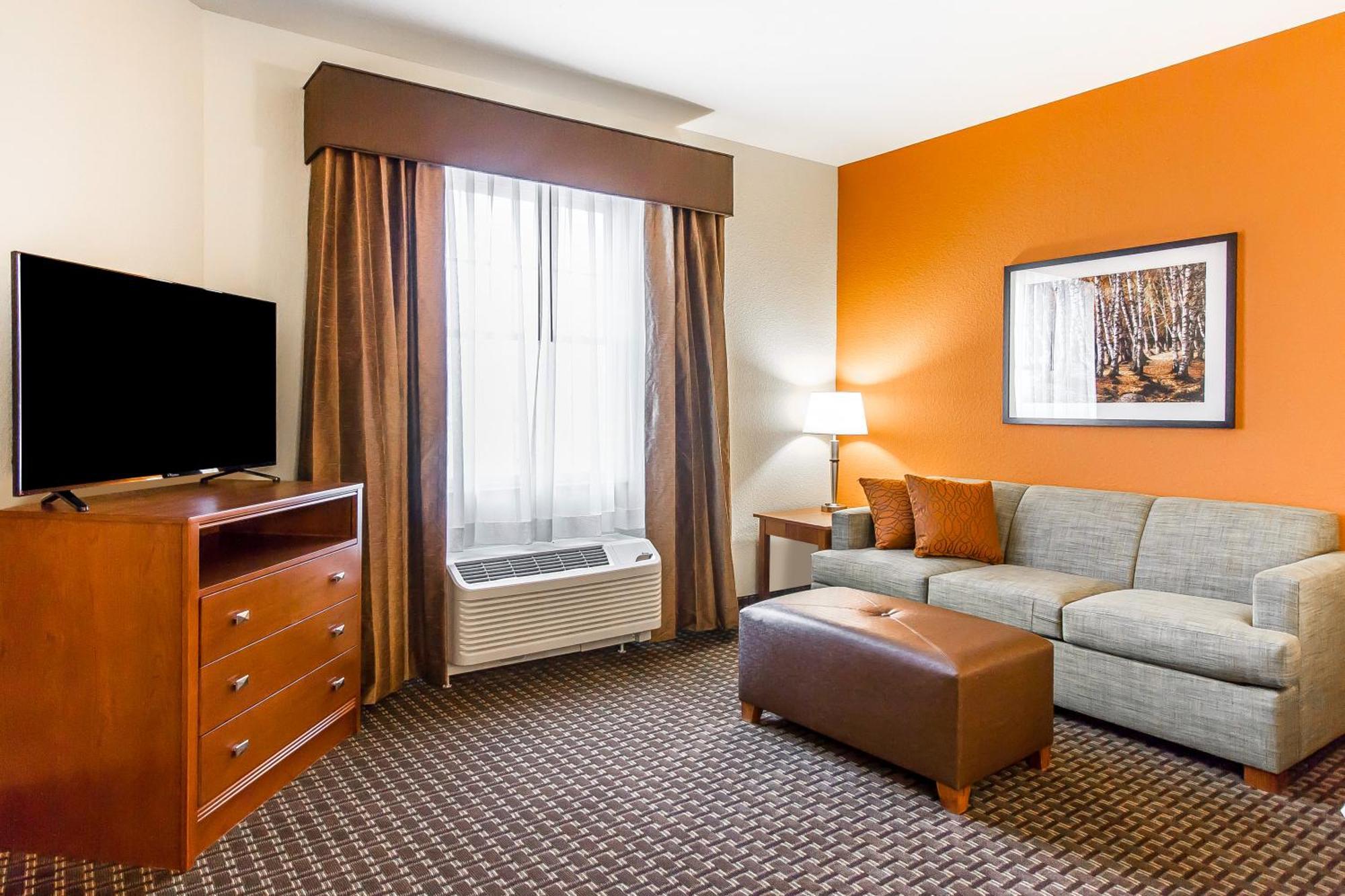 Mainstay Suites Stanley Номер фото
