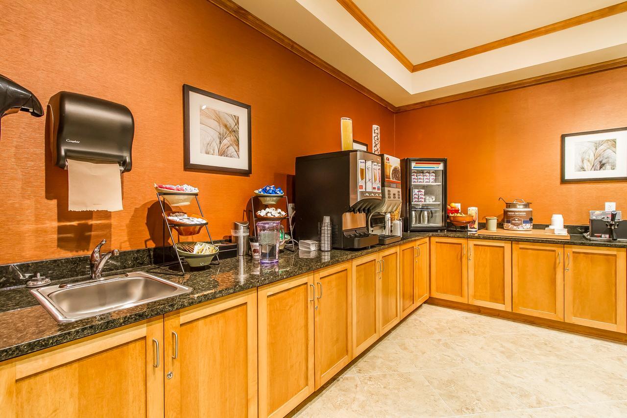 Mainstay Suites Stanley Экстерьер фото
