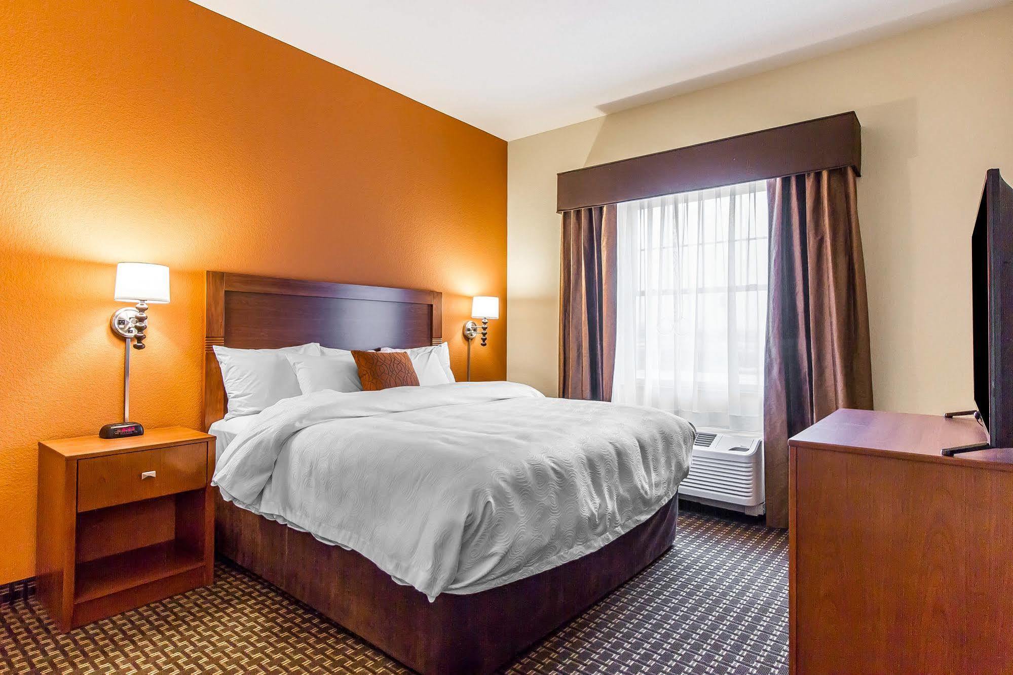 Mainstay Suites Stanley Экстерьер фото