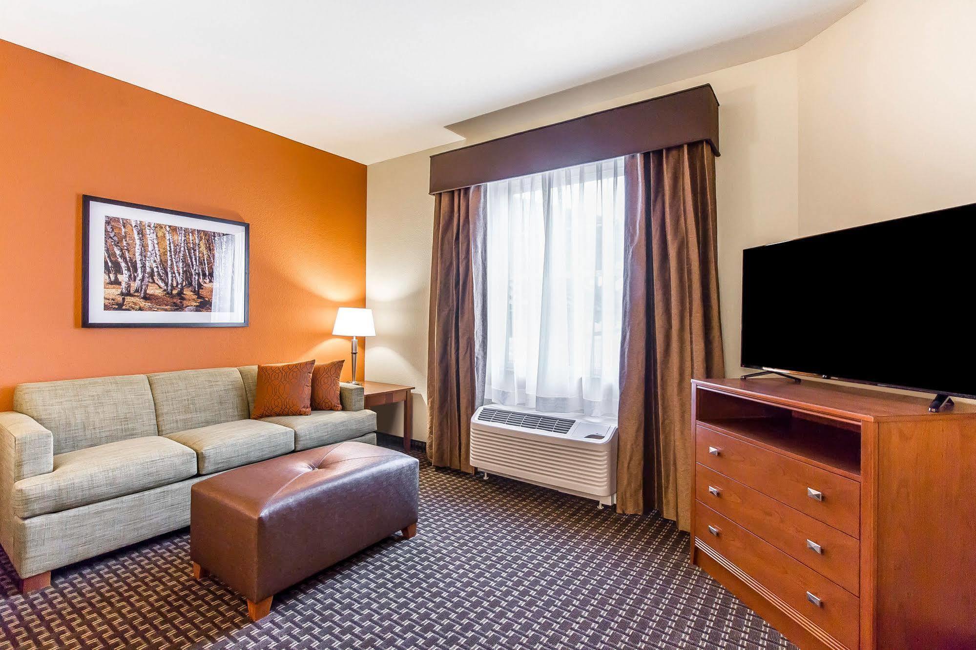 Mainstay Suites Stanley Экстерьер фото