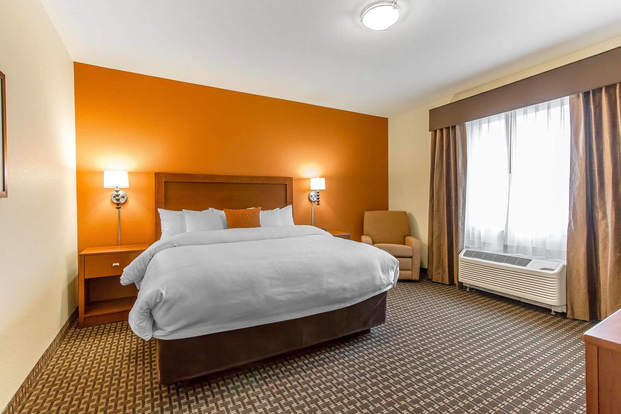 Mainstay Suites Stanley Экстерьер фото