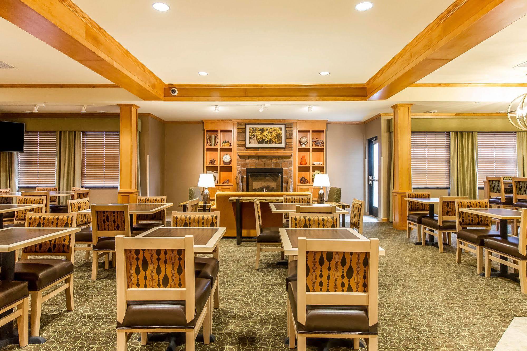 Mainstay Suites Stanley Экстерьер фото