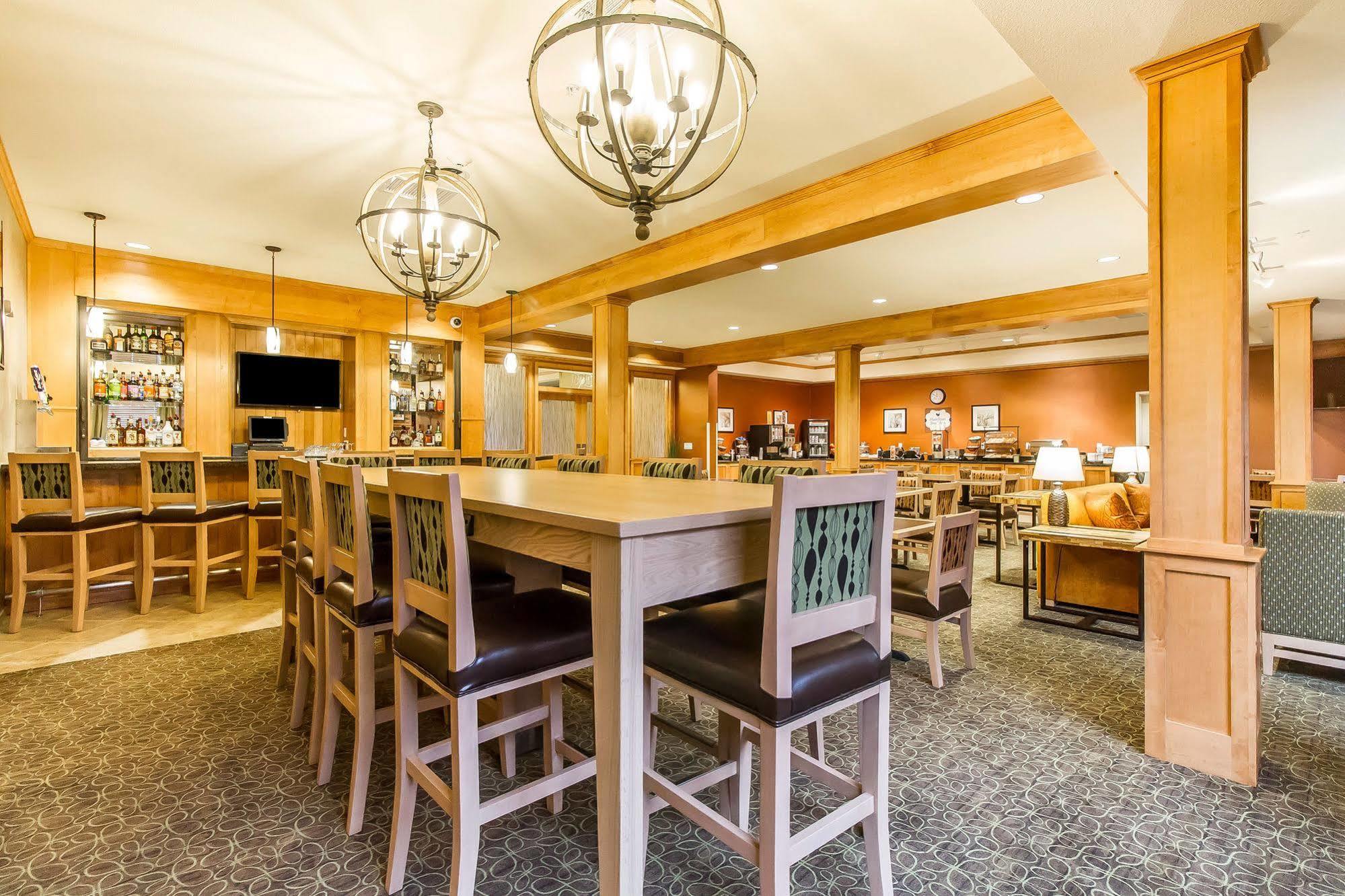 Mainstay Suites Stanley Экстерьер фото