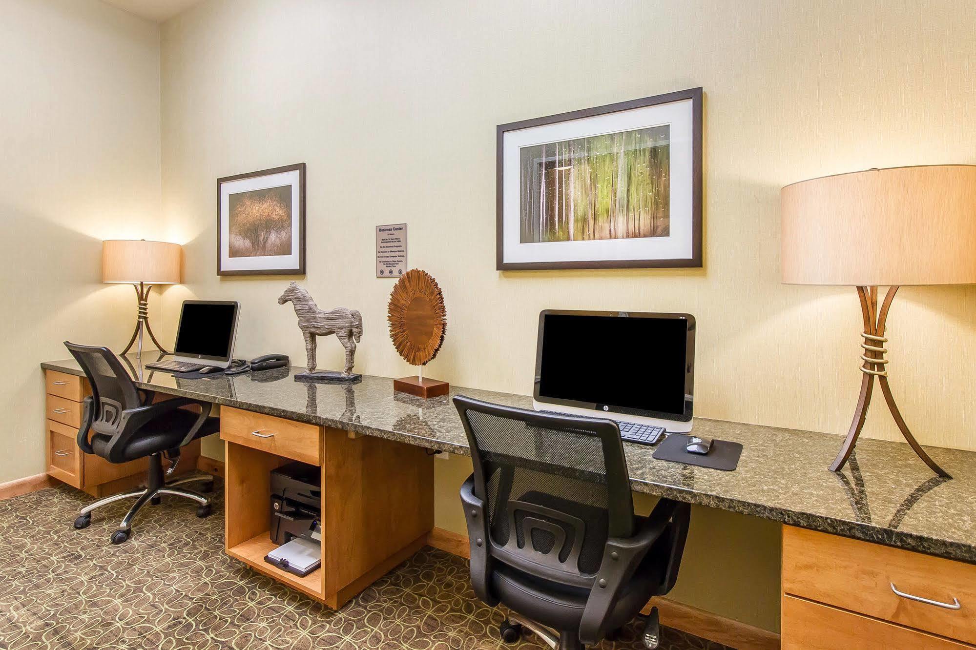 Mainstay Suites Stanley Экстерьер фото