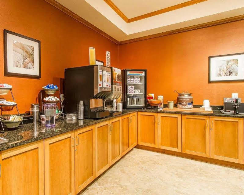 Mainstay Suites Stanley Экстерьер фото