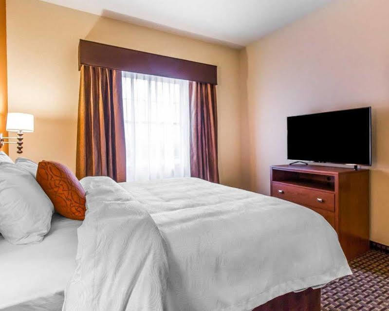 Mainstay Suites Stanley Экстерьер фото