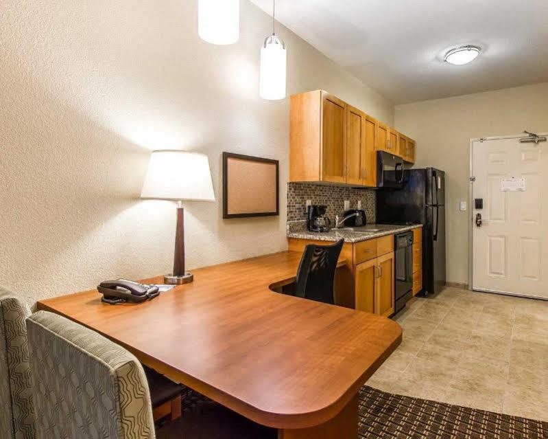 Mainstay Suites Stanley Экстерьер фото